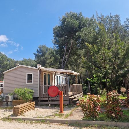Camping Aux Portes De Cassis روكفور-لا-بيدول المظهر الخارجي الصورة